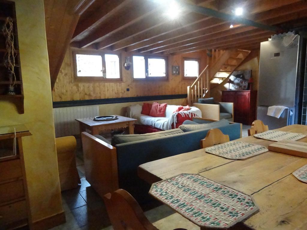 Les Nereides Studios Et Appartements Brides Les Bains Екстериор снимка