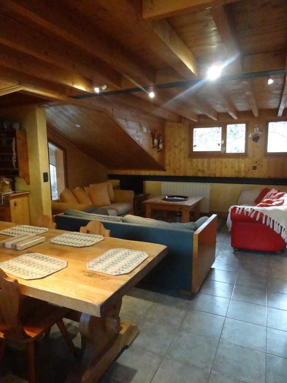 Les Nereides Studios Et Appartements Brides Les Bains Екстериор снимка