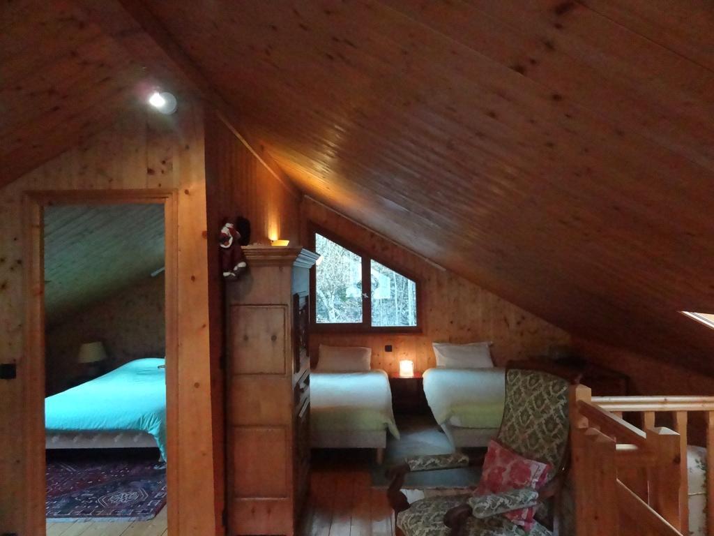 Les Nereides Studios Et Appartements Brides Les Bains Екстериор снимка