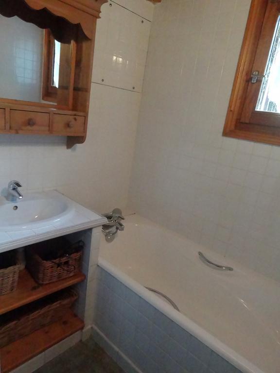 Les Nereides Studios Et Appartements Brides Les Bains Екстериор снимка