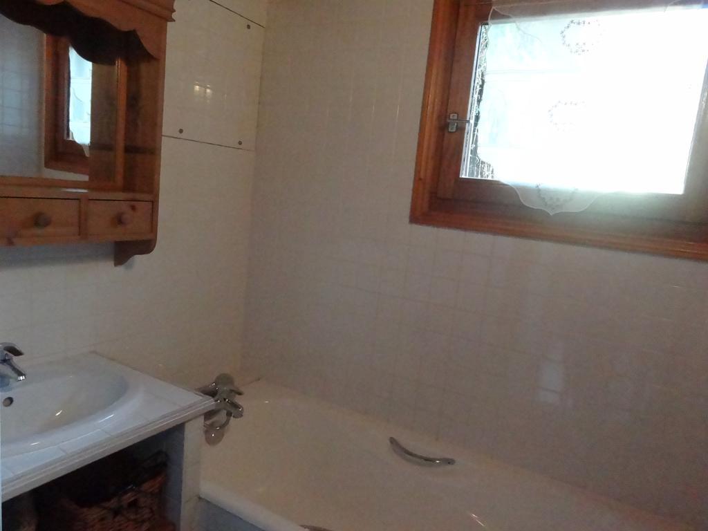 Les Nereides Studios Et Appartements Brides Les Bains Екстериор снимка