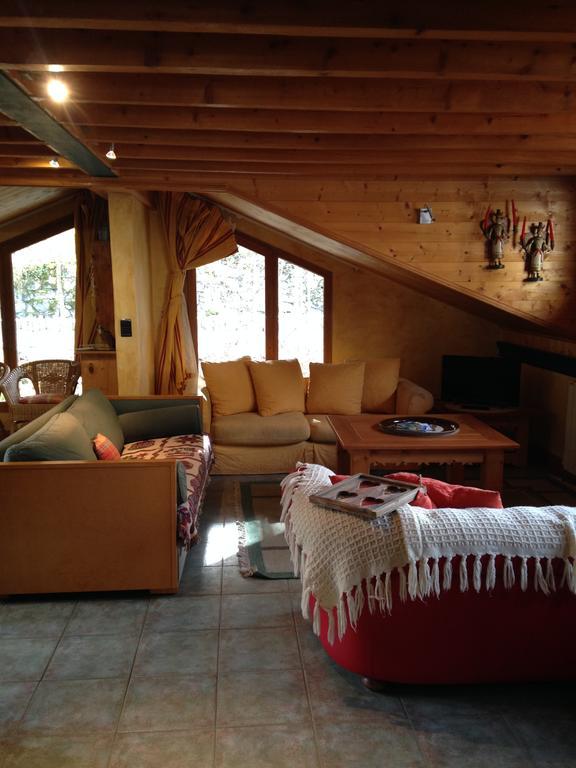 Les Nereides Studios Et Appartements Brides Les Bains Екстериор снимка