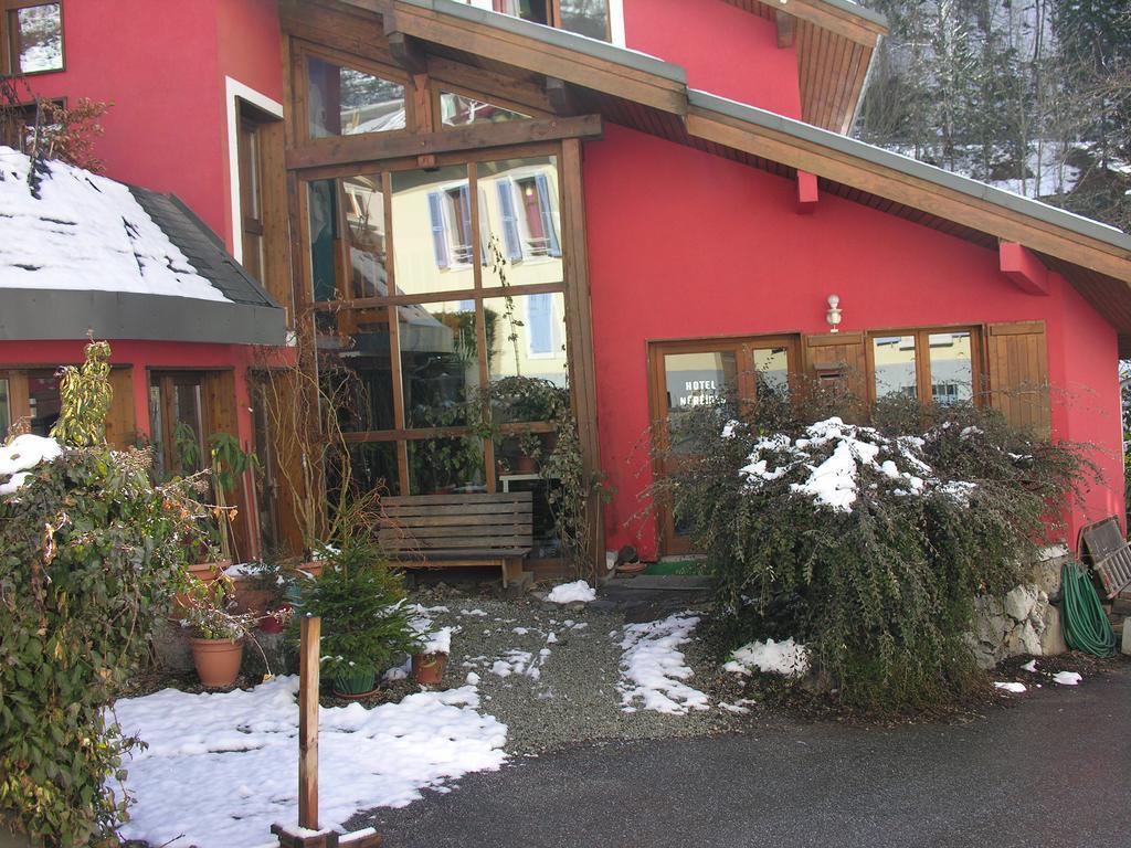 Les Nereides Studios Et Appartements Brides Les Bains Екстериор снимка