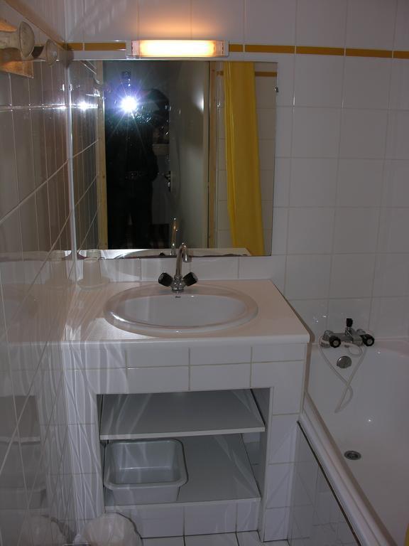 Les Nereides Studios Et Appartements Brides Les Bains Екстериор снимка