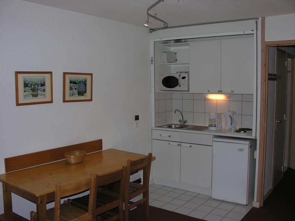 Les Nereides Studios Et Appartements Brides Les Bains Екстериор снимка